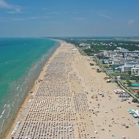 Welcoming Flat With A Large Terrace-beahost * Bibione